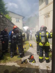 UPDATE - Incendiu la Spitalul Orăşenesc din Sinaia, peste 30 de persoane fiind evacuate/ Doar patru dintre cei 38 de pacienţi internaţi au rămas în unitatea medicală - FOTO