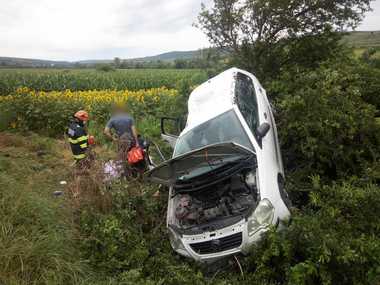 Cluj: Trei copii, între care unul de şase luni, răniţi într-un accident de circulaţie