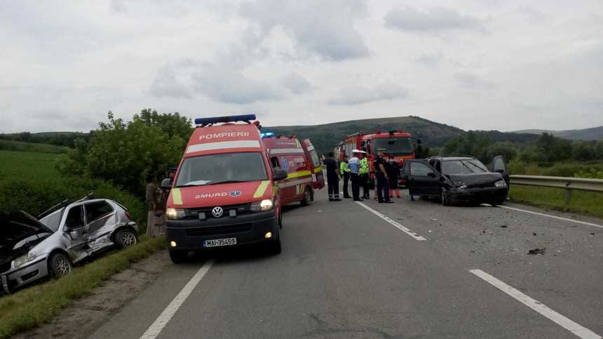 Şapte răniţi într-un accident rutier produs în judeţul Mureş, fiind implicate două autoturisme