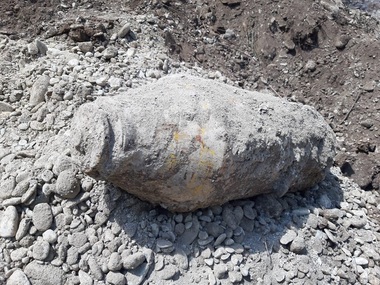 Sute de persoane evacuate din case şi magazine din cartierul de nord al Ploieştiului după ce în zonă a fost găsită o bombă de aviaţie de mari dimensiuni - FOTO