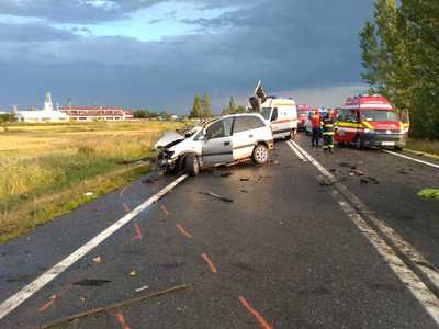 Primarul unei comune din Vrancea a murit într-un accident rutier/ În eveniment a mai murit un bărbat, iar trei persoane au fost rănite - FOTO

