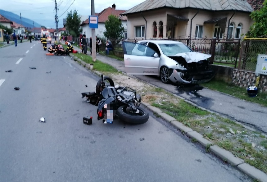 Argeş: Trei răniţi după ce un autoturism a intrat pe contrasens şi a lovit trei motociclete - FOTO