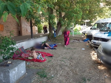 Cinci persoane au fost amendate de Poliţia Locală cu 2.000 de lei după ce au campat în spatele Teatrului de Vară din Mamaia - FOTO
