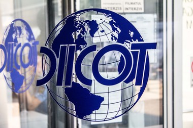 Un cunoscut om de afaceri din Iaşi a fost arestat, fiind suspectat de infracţiuni economice cu prejudiciu de 12 milioane de euro