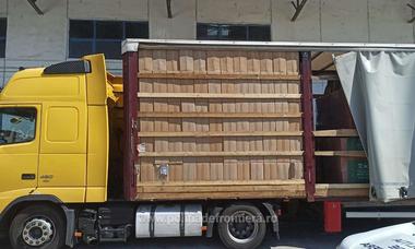 Peste 162.000 de pachete cu ţigări, găsite de poliţiştii de frontieră într-un camion la PTF Bechet. Valoarea acestora este de 2,4 milioane de lei 