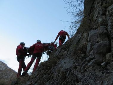 Sibiu: Doi turişti care au suferit traumatisme la picioare, salvaţi din Munţii Făgăraş cu elicopterul SMURD