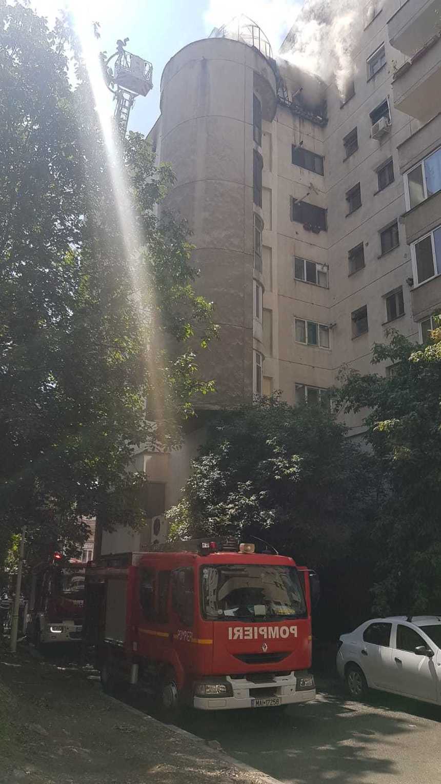 Incendiu puternic într-un apartament din Craiova. Mai multe persoane au fost evacuate