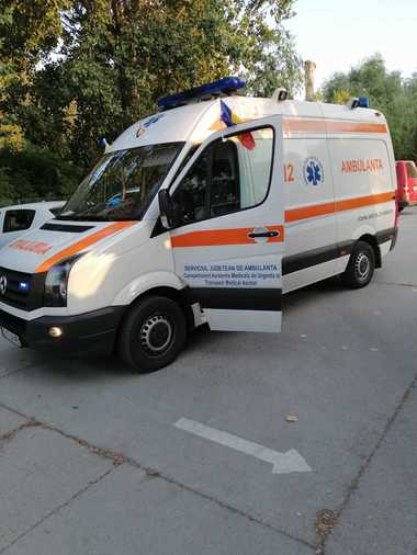 Un microbuz în care se aflau şase persoane s-a răsturnat în judeţul Sălaj/ Două persoane au avut nevoie de îngrijirile medicilor
