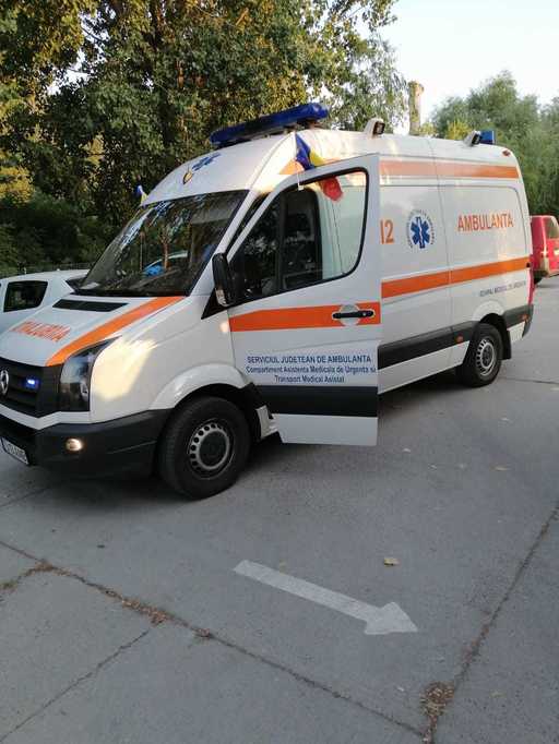 Un microbuz în care se aflau şase persoane s-a răsturnat în judeţul Sălaj/ Două persoane au avut nevoie de îngrijirile medicilor
