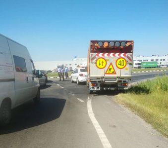 UPDATE - Timiş: Incendiu la un TIR încărcat cu 24 de tone de azotat de amoniu. Un drum naţional este blocat