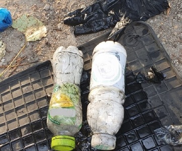 DIICOT - Cocaină ascunsă în sticle de plastic în rezervorul unei maşini - patru bărbaţi au fost arestaţi