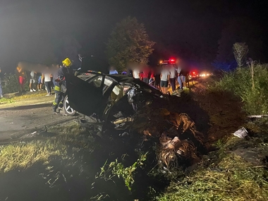 Suceava: Un tânăr a murit şi alţi trei au fost grav răniţi, după ce maşina în care se aflau a ajuns într-un şanţ - FOTO, VIDEO