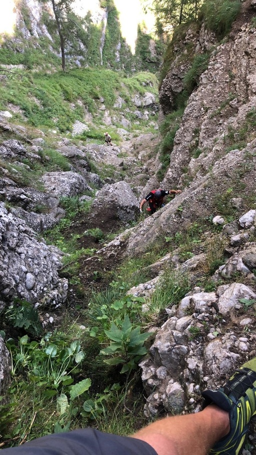 Bărbat rămas blocat în Bucegi, spre Crucea de Caraiman, după ce a părăsit traseul marcat şi s-a ghidat după Google Maps - FOTO
