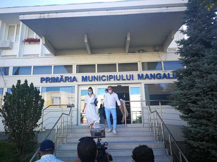Anchetă a poliţiştilor după ce Mohammad Murad, candidat independent la Primăria Mangalia, a împărţit pachete inscripţionate cu numele său