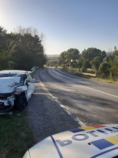 Buzău: Cinci răniţi, între care un copil de şapte luni, într-un accident rutier produs pe DN 10