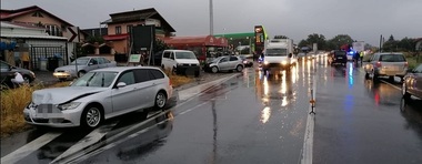 Accident în lanţ pe DN2 - o persoană a ajuns la spital - FOTO