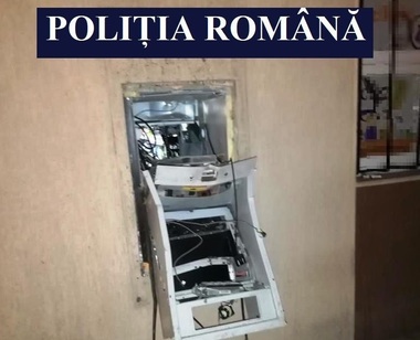 Anchetatorii au un cerc de suspecţi în cazul bancomatelor aruncate în aer de la Otopeni. Autorii aveau măşti şi pelerine verzi/ Dispozitivul exploziv a fost artizanal