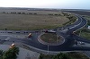 Buzău: Traficul în zona unde s-a răsturnat o cisternă, reluat după aproximativ 8 ore/ Autocisterna a fost scoasă în afara părţii carosabile
