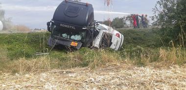 UPDATE - Cisternă încărcată cu 32 de tone de kerosen, implicată într-un accident în apropiere de Ploieşti/ S-a emis o alertă extremă prin Ro-Alert din cauza pericolului de explozie - FOTO, VIDEO