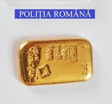 Mureş: Doi bărbaţi, reţinuţi după ce ar fi furat, prin violenţă, un lingou de aur de la o femeie care se întâlnise cu ei pentru a-l vinde