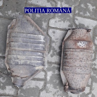 Mureş: Cinci bărbaţi au fost reţinuţi, după ce au furat catalizatoare auto