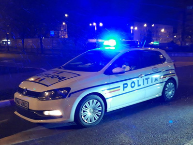 Poliţiştii au dat şapte amenzi la un eveniment în Popeşti-Leordeni unde nu erau respectate normele de distanţare fizică