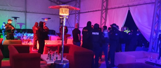 Olt: Amenzi de zeci de mii de lei pentru mai multe contravenţii, date administratorului unui club din Corabia, unde poliţişti au găsit 170 de persoane