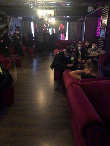 Argeş: Jandarmii au întrerupt două botezuri la care participau zeci de persoane