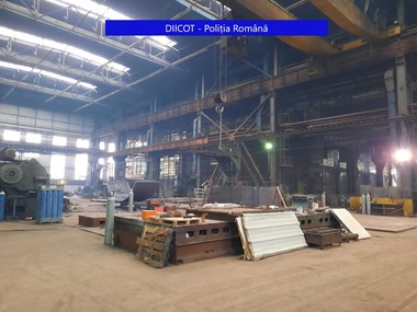 Percheziţii în Bucureşti şi în 7 judeţe, la o grupare specializată în înşelăciune şi spălare de bani, prejudiciul fiind estimat la peste 5 milioane de lei 
