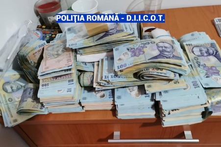 Poliţia Română: 1.700.000 de lei, descoperiţi la un bărbat bănuit de trafic de droguri - VIDEO 

