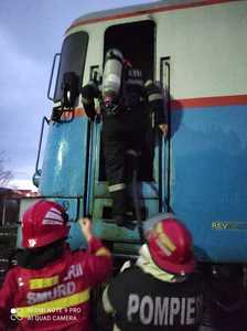 Vâlcea: Incendiu la o locomotivă care tracta vagoane cu propilenă, în apropiere de Gara Drăgăşani