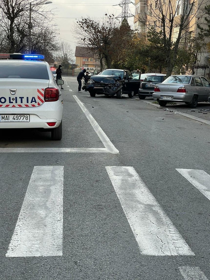 Patru persoane, printre care şi un copil de opt ani, rănite într-un accident rutier în Craiova
