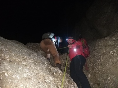 Tinerii blocaţi în Masivul Bucegi sâmbătă seară, coborâţi după o acţiune care a durat mai multe ore - FOTO, VIDEO
