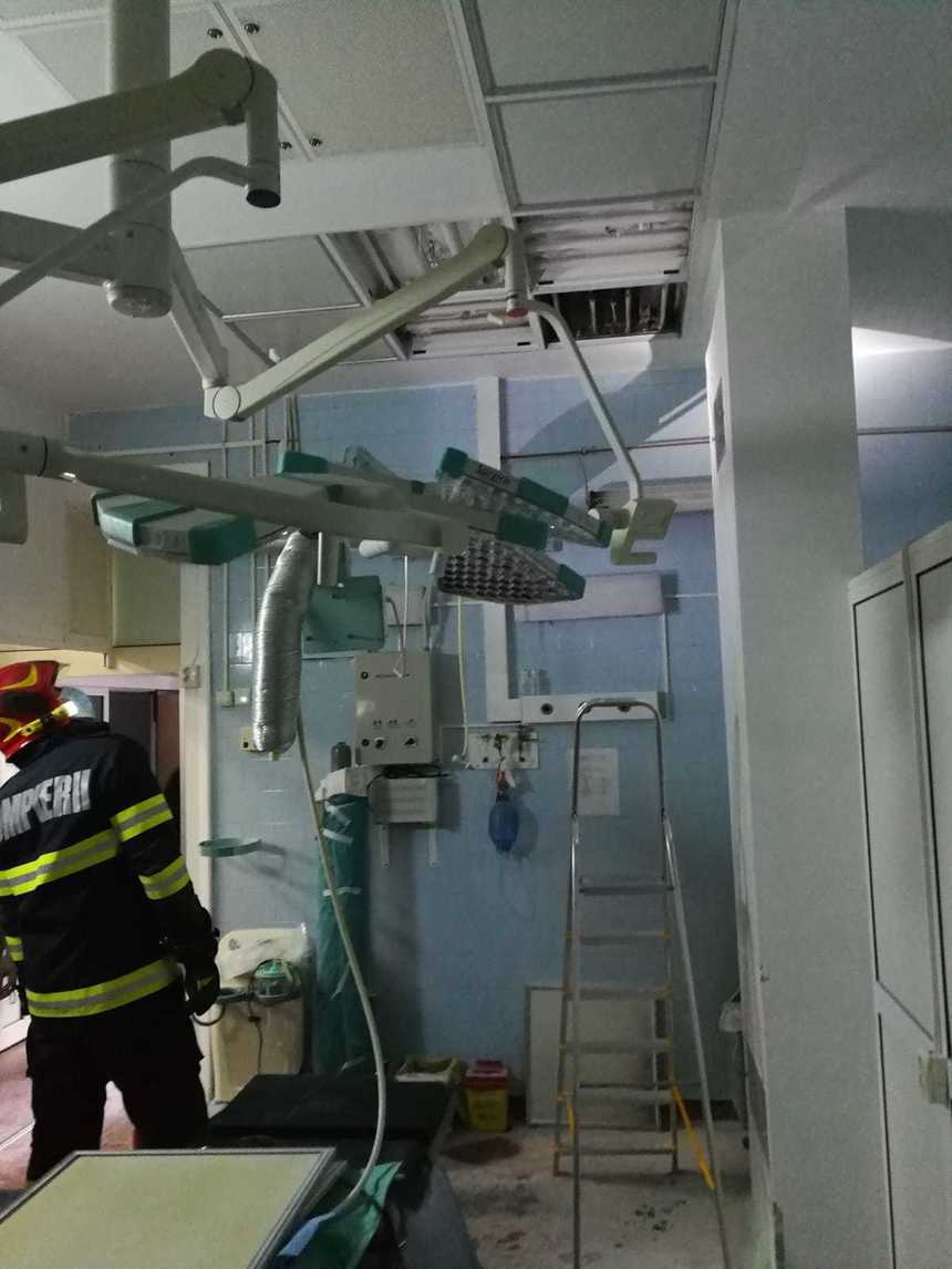 UPDATE - Incendiu la un panou de iluminat din blocul operator al Institutului de Urologie din Cluj-Napoca, focul fiind stins de personalul spitalului înainte de sosirea pompierilor/ ISU Cluj: Institutul nu are autorizaţie de securitate la incendiu - FOTO