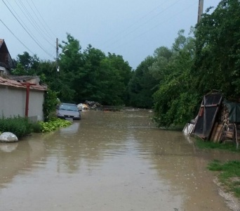 Prahova: Cod portocaliu de râul Teleajen – Digul de gabioane a fost afectat pe 30 de metri şi pune în pericol terasamentul fostului depozit de deşeuri municipale din Ploieşti