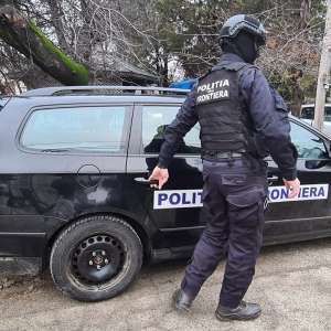 Poliţia de Frontieră: 28 percheziţii domiciliare pe raza judeţului Botoşani, la persoane suspectate de deţinerea şi comercializarea de produse din tutun/ Gruparea ar fi fost susţinută de doi poliţişti de frontieră