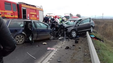 Sibiu - Accident grav pe DN1, între localităţile Avrig şi Porumbacu de Jos - două persoane au murit şi alte trei au fost rănite - FOTO