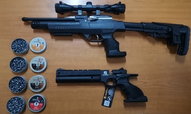 Constanţa: Două arme cu aer comprimat şi 800 de proiectile din metal, găsite de poliţiştii de frontieră asupra unui bărbat care intra în ţară 
