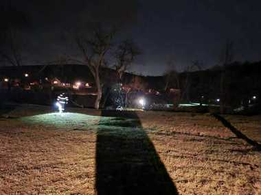 Pompierii şi poliţiştii din Covasna caută un băieţel de trei ani, care a dispărut din faţa casei/ El a fost căutat prin pădurea din apropiere, folosindu-se camere de termo-viziune şi câini de urmă 