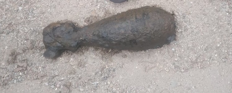 Bombă de artilerie, descoperită în Cimitirul Municipal "Rulikowski" din Oradea; pirotehnicienii de la ISU au ridicat muniţia, pentru a fi distrusă

