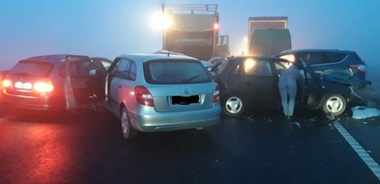 UPDATE: Două accidente şi mai multe tamponări, în care au fost implicate 23 de autovehicule, pe centura Braşovului. Patru persoane au fost rănite - FOTO, VIDEO