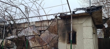 Olt: Două persoane au fost grav rănite într-un incendiu. Acestea au suferit arsuri pe 60 la sută din suprafaţa corpului  - FOTO, VIDEO
