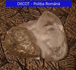 Nouă persoane suspectate că vindeau cannabis, cocaină şi substanţe psihoactive, cercetate de DIICOT Târgu Mureş