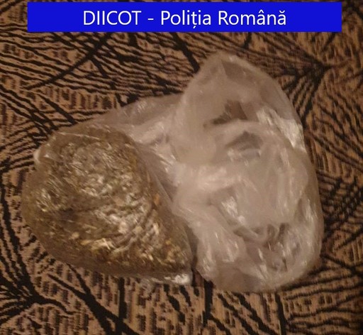 Nouă persoane suspectate că vindeau cannabis, cocaină şi substanţe psihoactive, cercetate de DIICOT Târgu Mureş