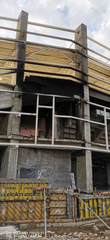 Incendiu în incinta Stadionului Giuleşti, unde se făceau lucrări pentru izolarea termică - FOTO