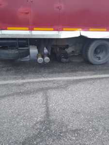Braşov: O roată desprinsă de la o maşină de pompieri a lovit o maşină, pe un drum judeţean 