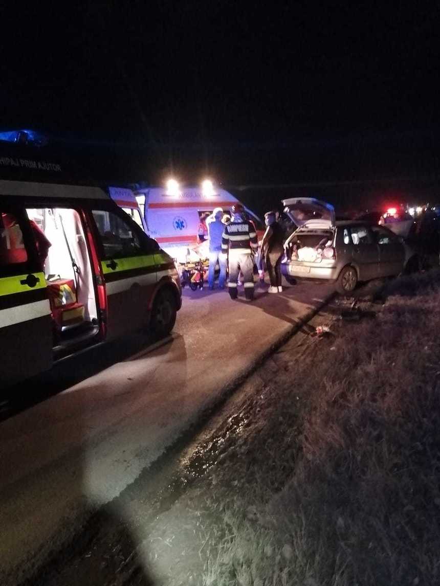 Prahova: Cinci persoane, între care doi copii, rănite după ce două autoturisme s-au ciocnit
