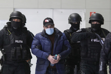 Albert Balint, fiul lui Sile Cămătaru, aflat pe lista Most Wanted a Poliţiei Române, adus din Germania/ Pe numele lui era emis mandat de arestare din septembrie 2020, pentru infracţiuni rutiere - FOTO