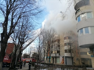 Constanţa: O filmare de pe o cameră de bord arată că autoscara a ajuns la locul incendiului la 9.40, deşi ISU anunţase sosirea acesteia la 9.27/ Şeful ISU a deschis o anchetă pentru a afla cum a fost gestionată situaţia/ Şi IGSU face verificări - VIDEO