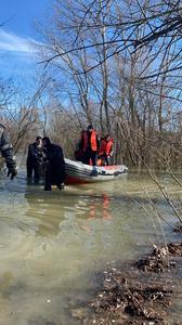 Teleorman: Doi pescari au fost găsiţi morţi după ce barca în care se aflau s-a răsturnat în apele Dunării. Incidentul a fost anunţat de un alt pescar care a reuşit să se salveze - FOTO, VIDEO
